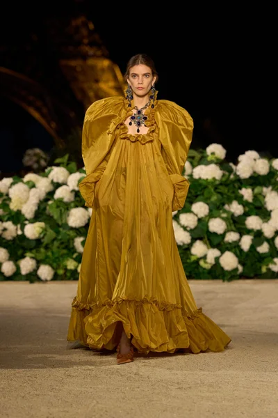 Look 37